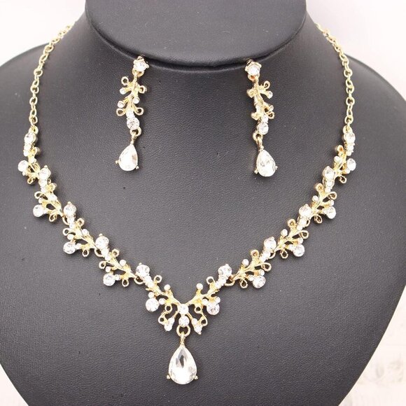 Elegant White-Gold Austrian Crystal Jewelry Set for Special Occasions - Picture 4 of 7